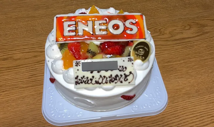 『ENEOS』ロゴ入りオリジナルケーキの写真