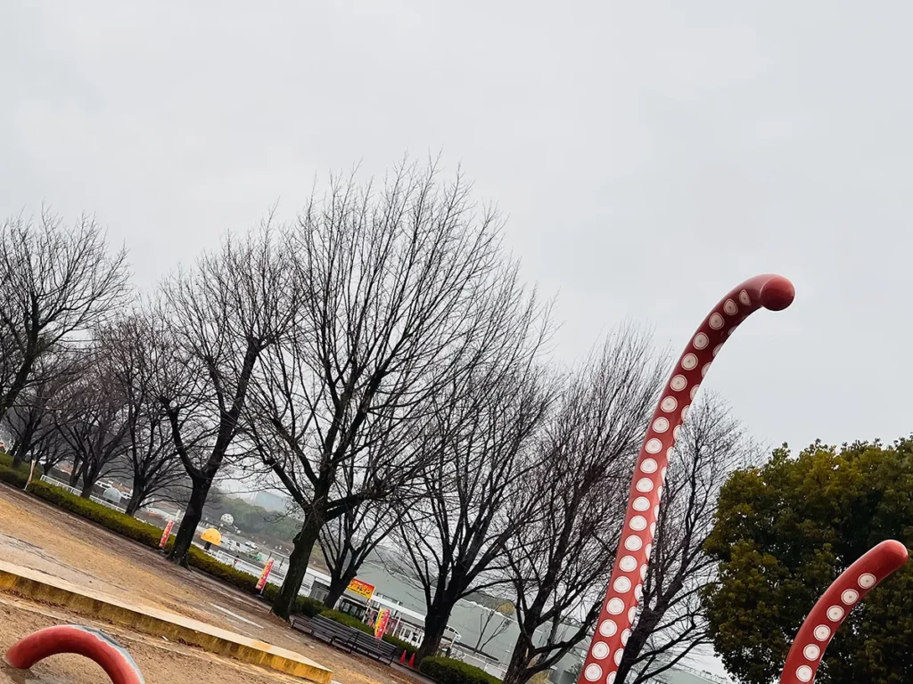 万博記念公園の遊具の画像