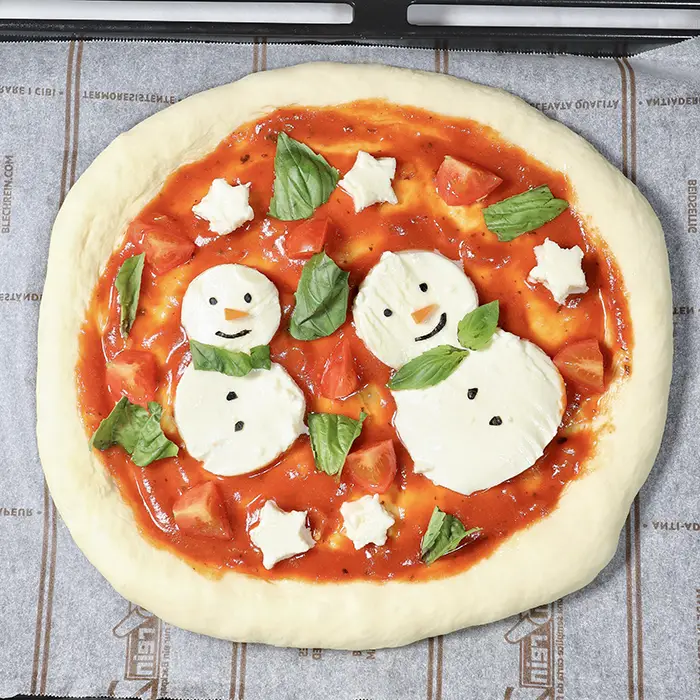 雪だるまのピザの写真