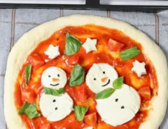 雪だるまのピザの写真
