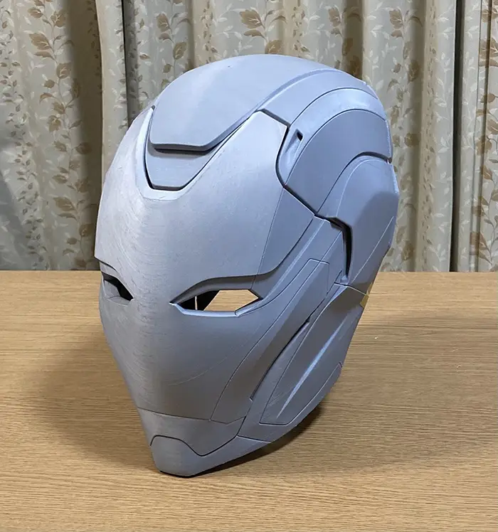 ヒーロースーツを制作する写真