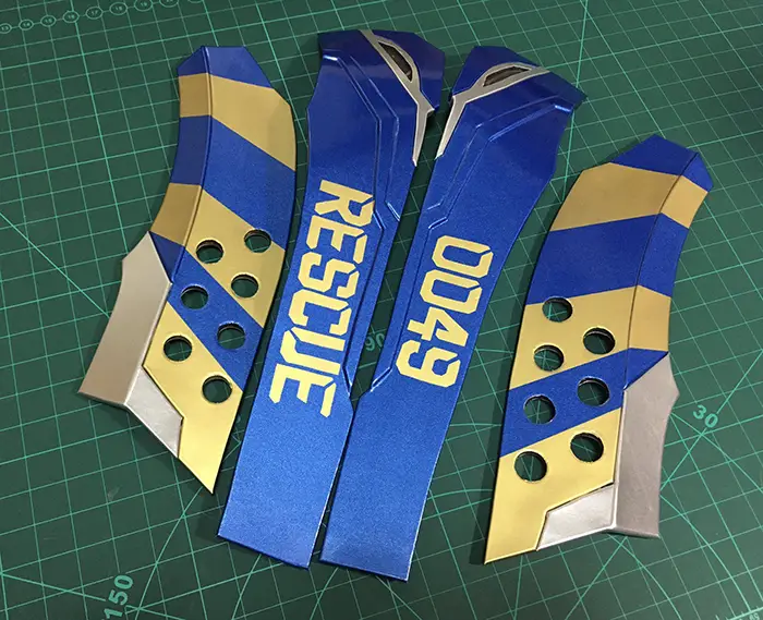 ヒーロースーツを制作する写真