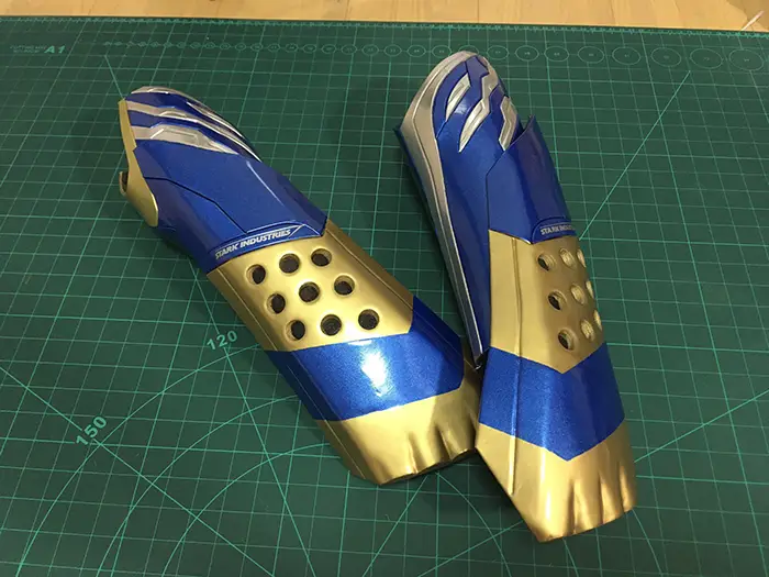 ヒーロースーツを制作する写真