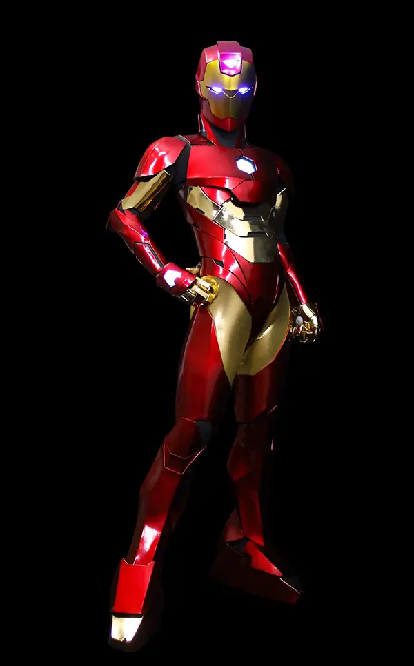 ヒーロースーツを着用した写真