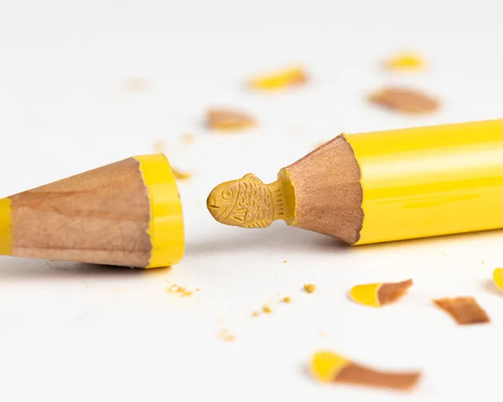 色鉛筆でたい焼きを模した作品の写真