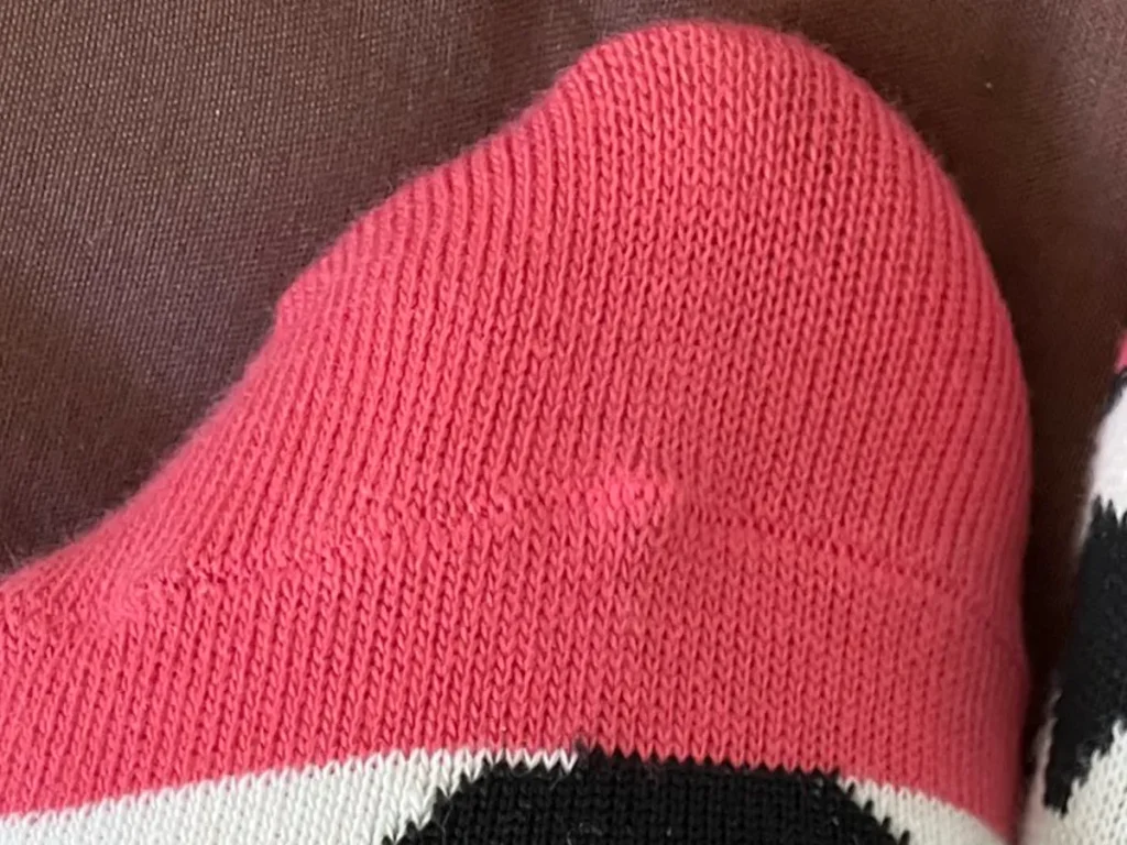 牛柄の靴下の写真