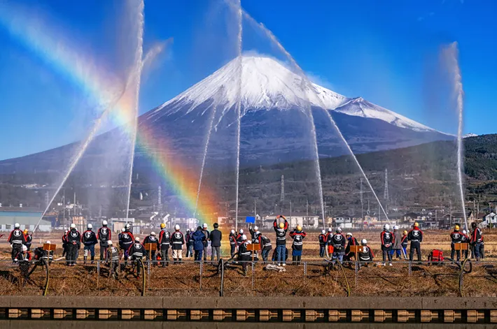 一斉放水の様子