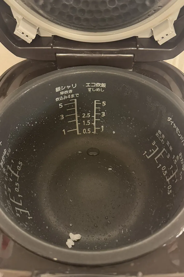 空の炊飯器