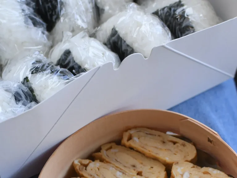 おにぎりと玉子焼き