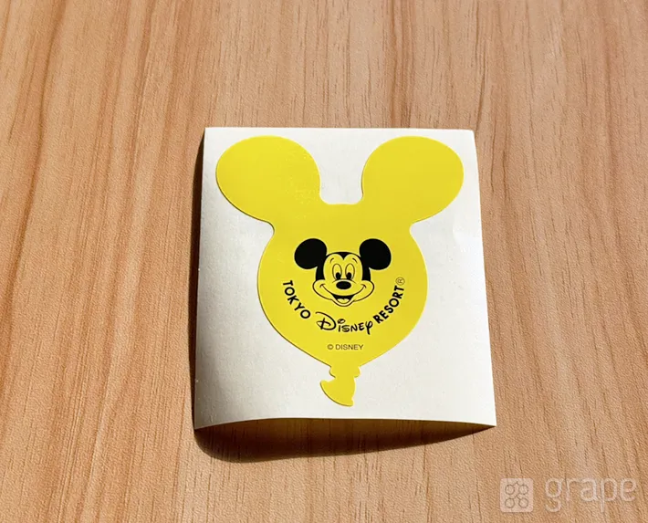 東京ディズニーリゾートでもらえるシール（撮影：grape編集部）