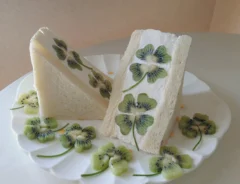 キウイとたっぷりクリームのサンド　断面に「なんて素敵」「幸せを呼ぶ」