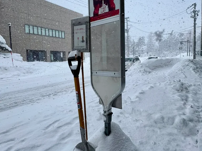 青森のバス停の写真