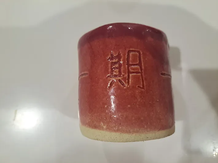 女の子が作った陶芸作品の写真