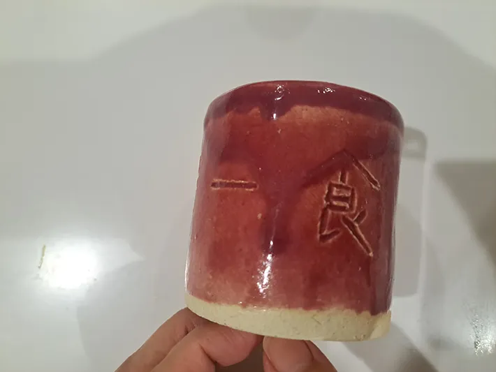 女の子が作った陶芸作品の写真