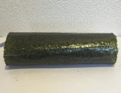 空気を巻いた恵方巻の写真