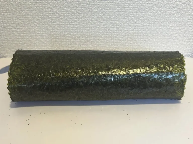 空気を巻いた恵方巻の写真