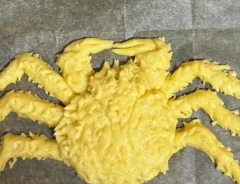 タラバガニ型のスコーン