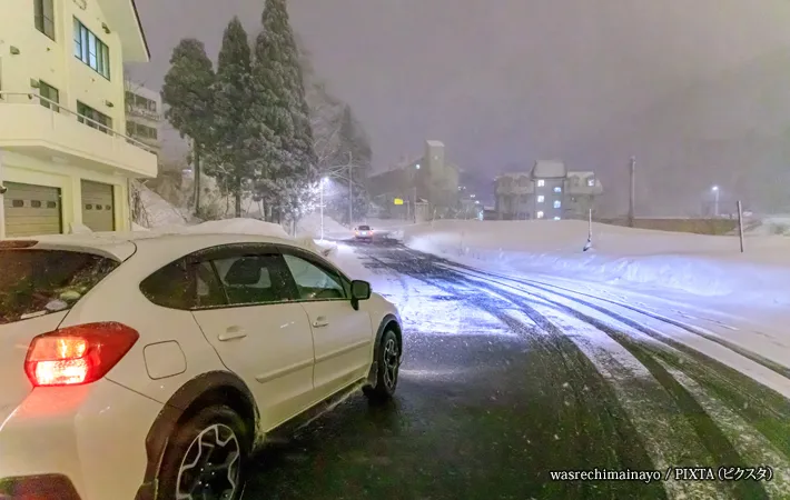 『吹雪の中にの苗場の夜の風景』の写真