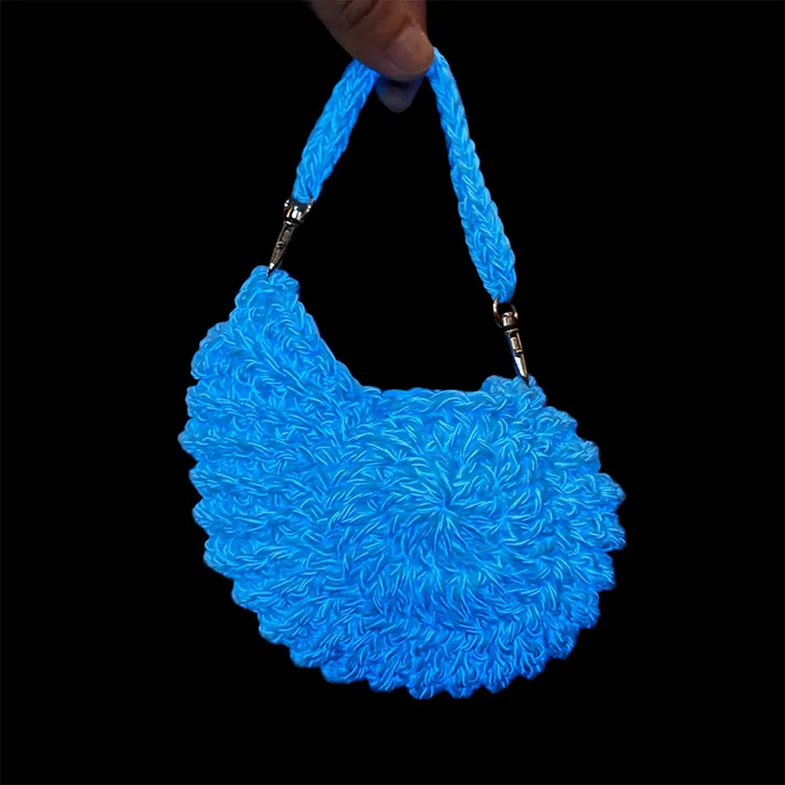 かぎ針編みの小物入れの写真