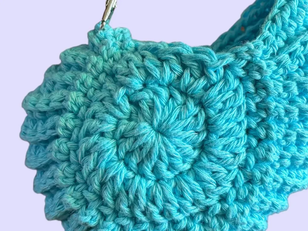 かぎ針編みの小物入れの写真