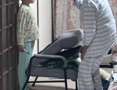 曾祖母とひ孫の写真