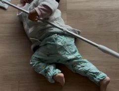 寝落ちする子供の写真