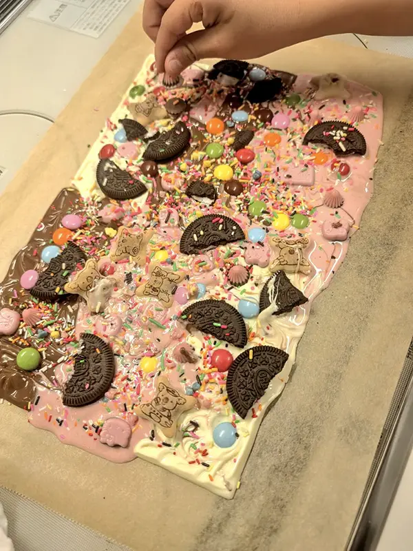小学生が作ったチョコレートの写真