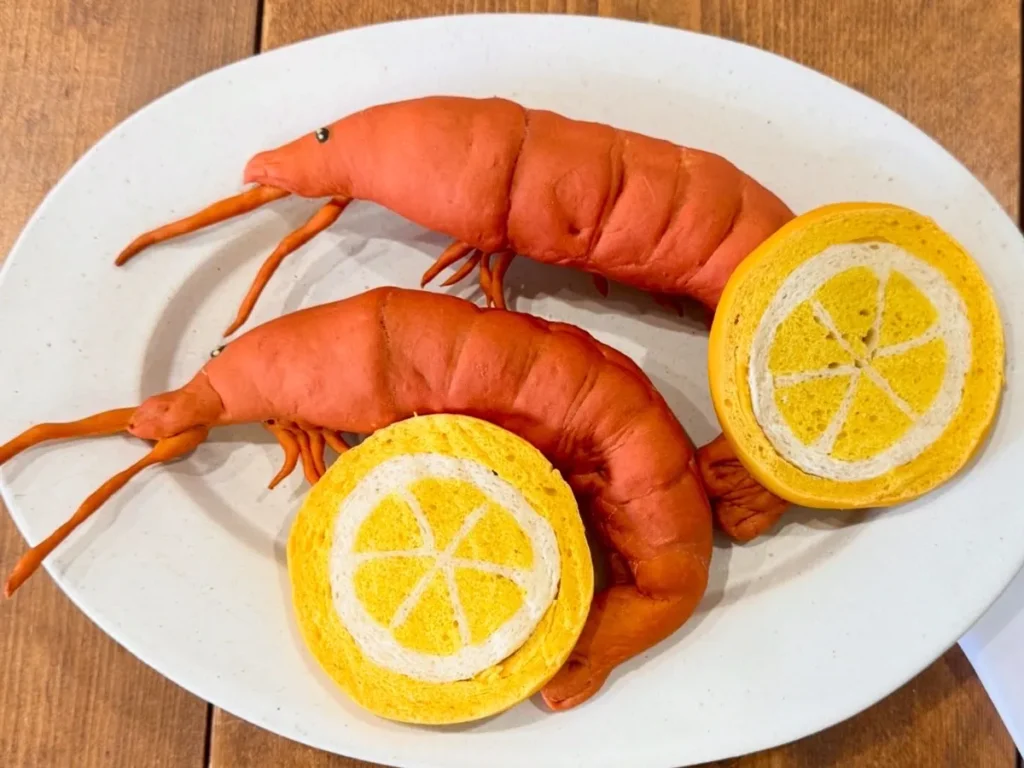 エビそっくりなパンの写真