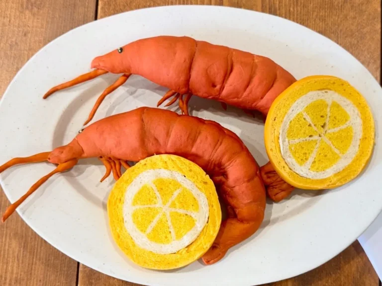 エビそっくりなパンの写真