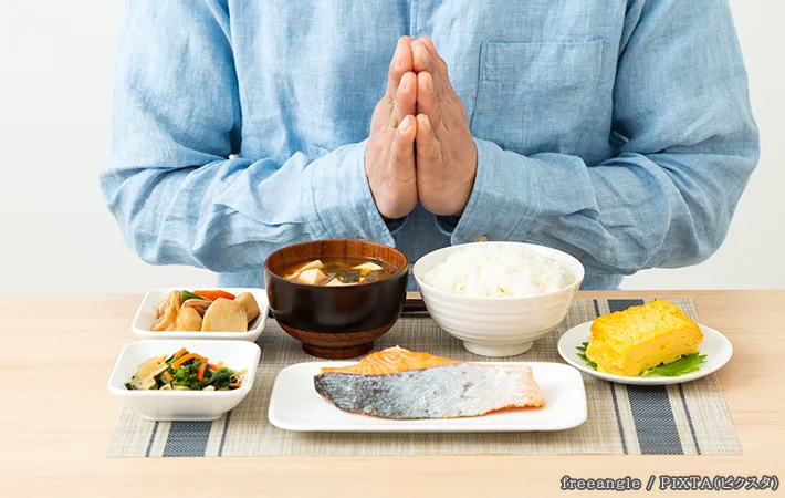 食事をする人の写真