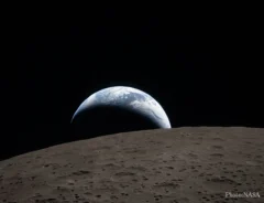 月の地平線からのぞく地球