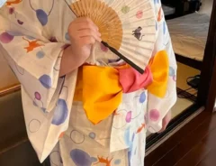 浴衣の帯を直してくれた見知らぬ女性の写真です