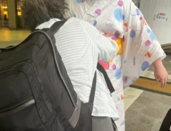 「まるで妖精みたい」　帯を直した年配女性に驚きと称賛