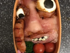 モンスターの顔のキャラクター弁当