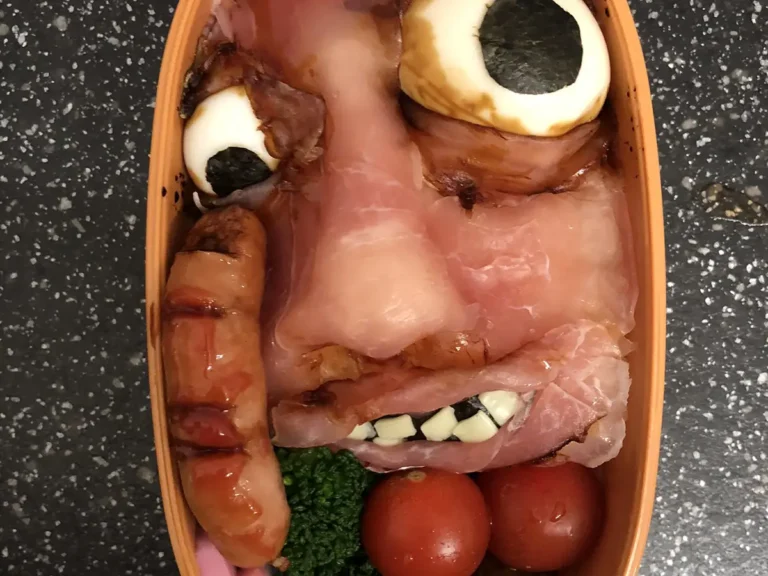 モンスターの顔のキャラクター弁当