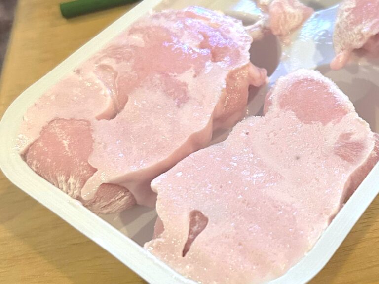 一度溶けて再冷凍されたいちご味の餅アイス