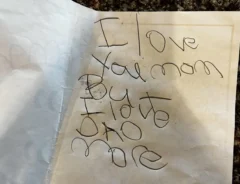 5歳の子供が英語で書いたメッセージの写真