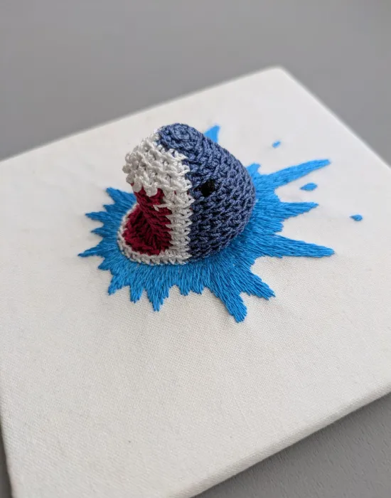 手芸で作られたサメ
