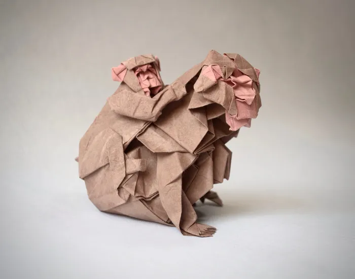 折り紙で作られたサルの親子